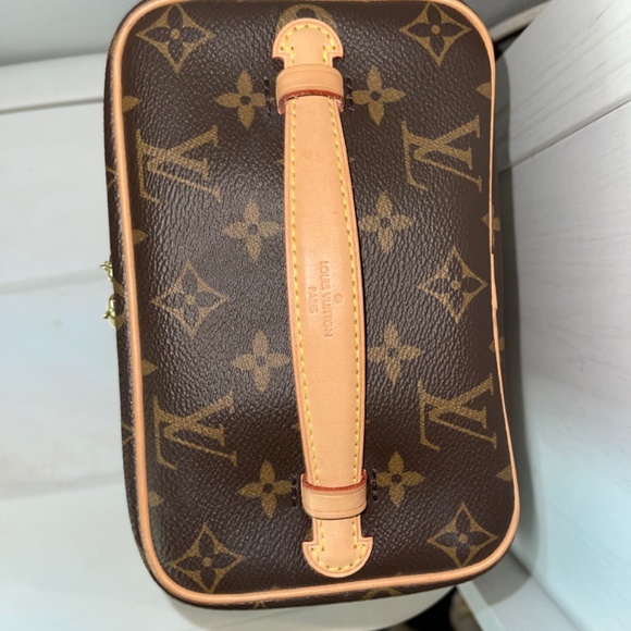 Nice Mini Toiletry Pouch Louis Vuitton - Picture 2 of 5